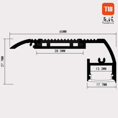 Σχεδιάγραμμα 65mm×28mm των οδηγήσεων παρυφών σκαλοπατιών κινηματογράφων με το αντιολισθητικό λάστιχο